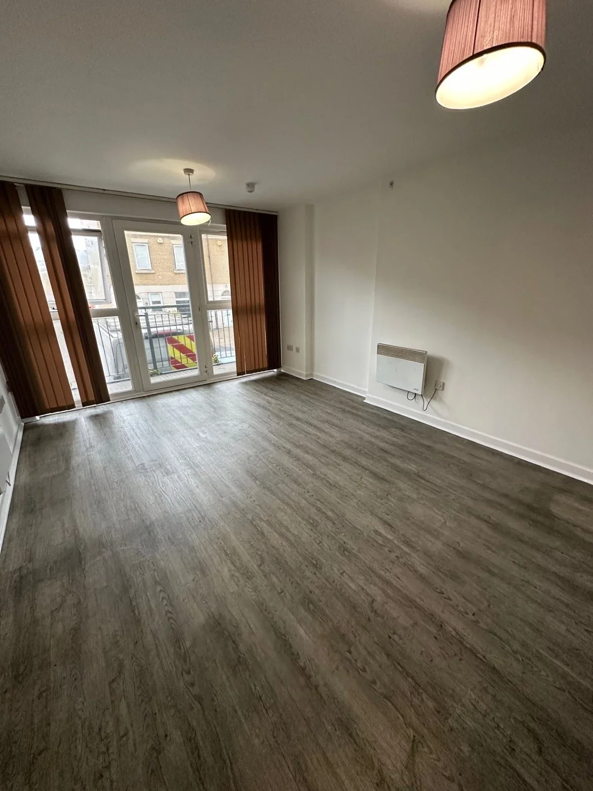 Flat Monarch Way in Greater London