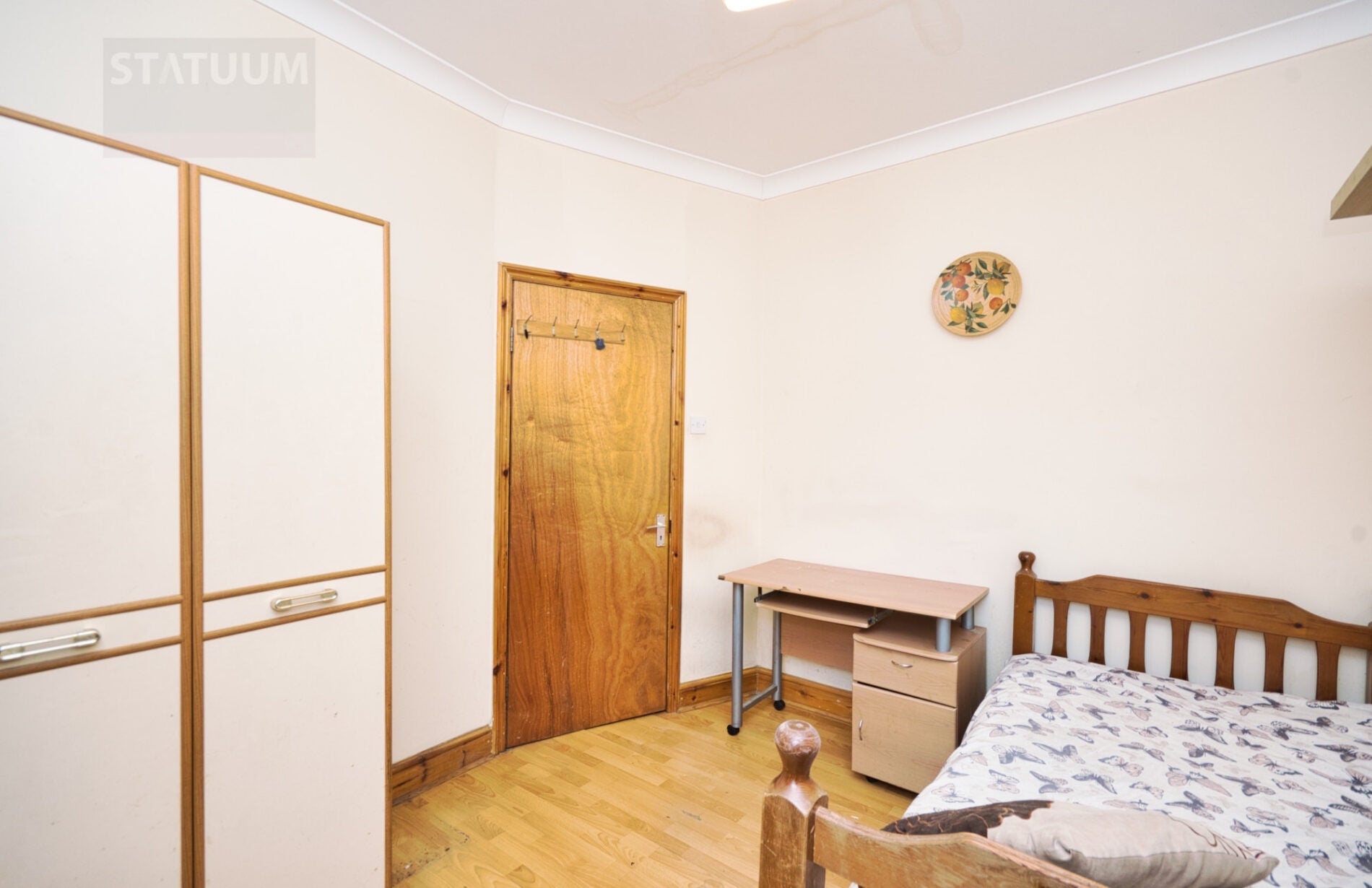 Flat Buckland Road in Greater London