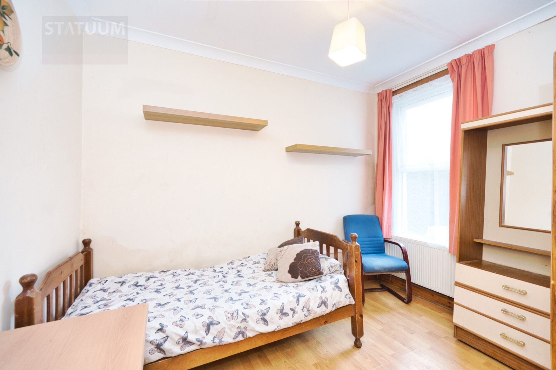 Flat Buckland Road in Greater London