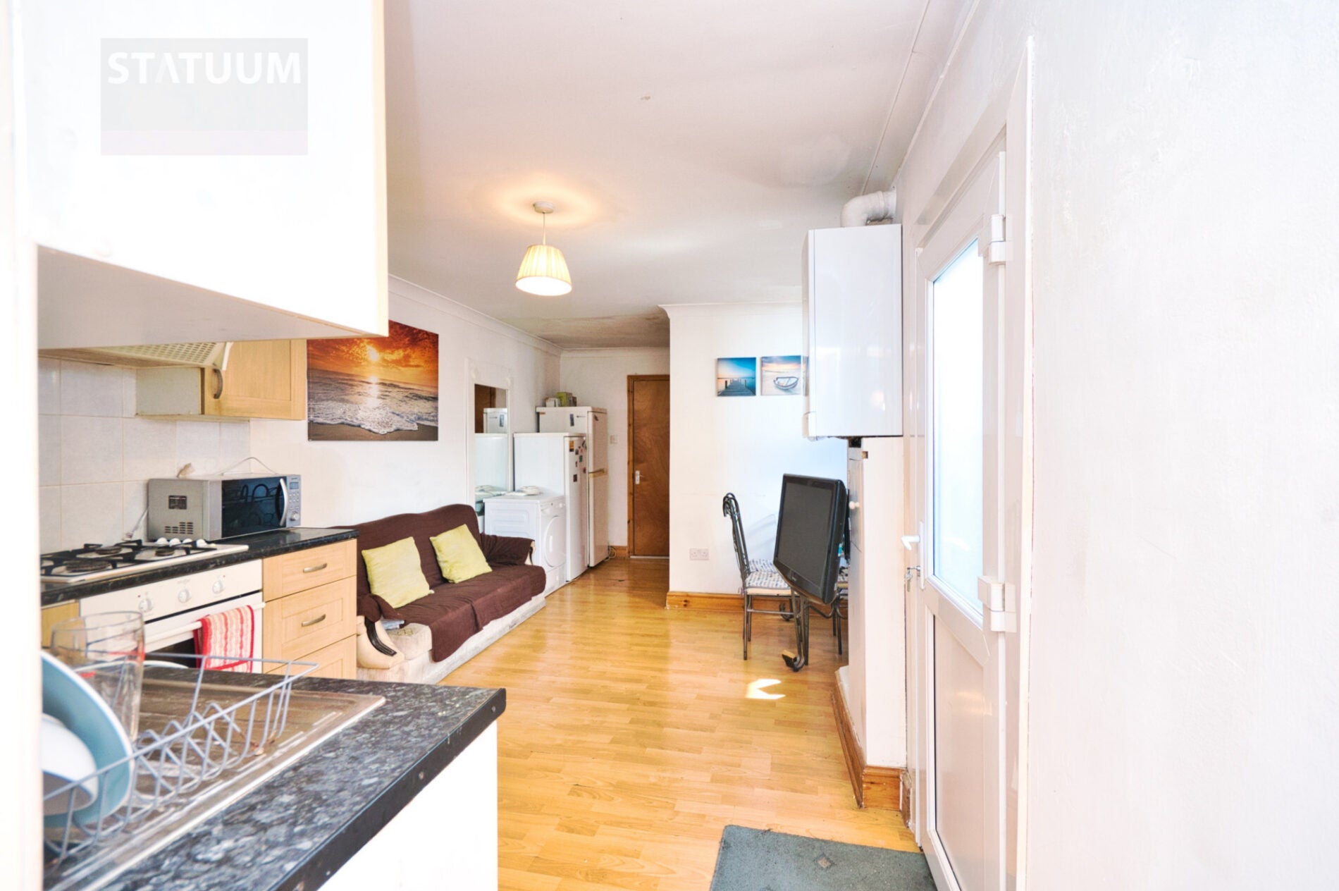 Flat Buckland Road in Greater London
