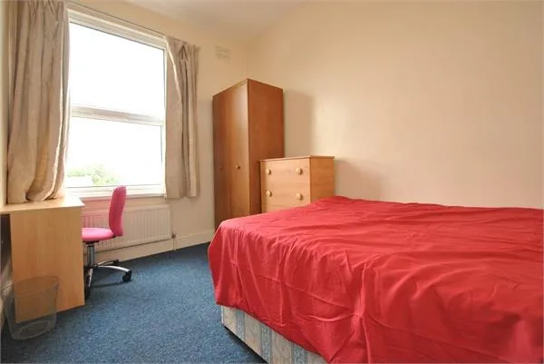 Flat Grove Place in Greater London
