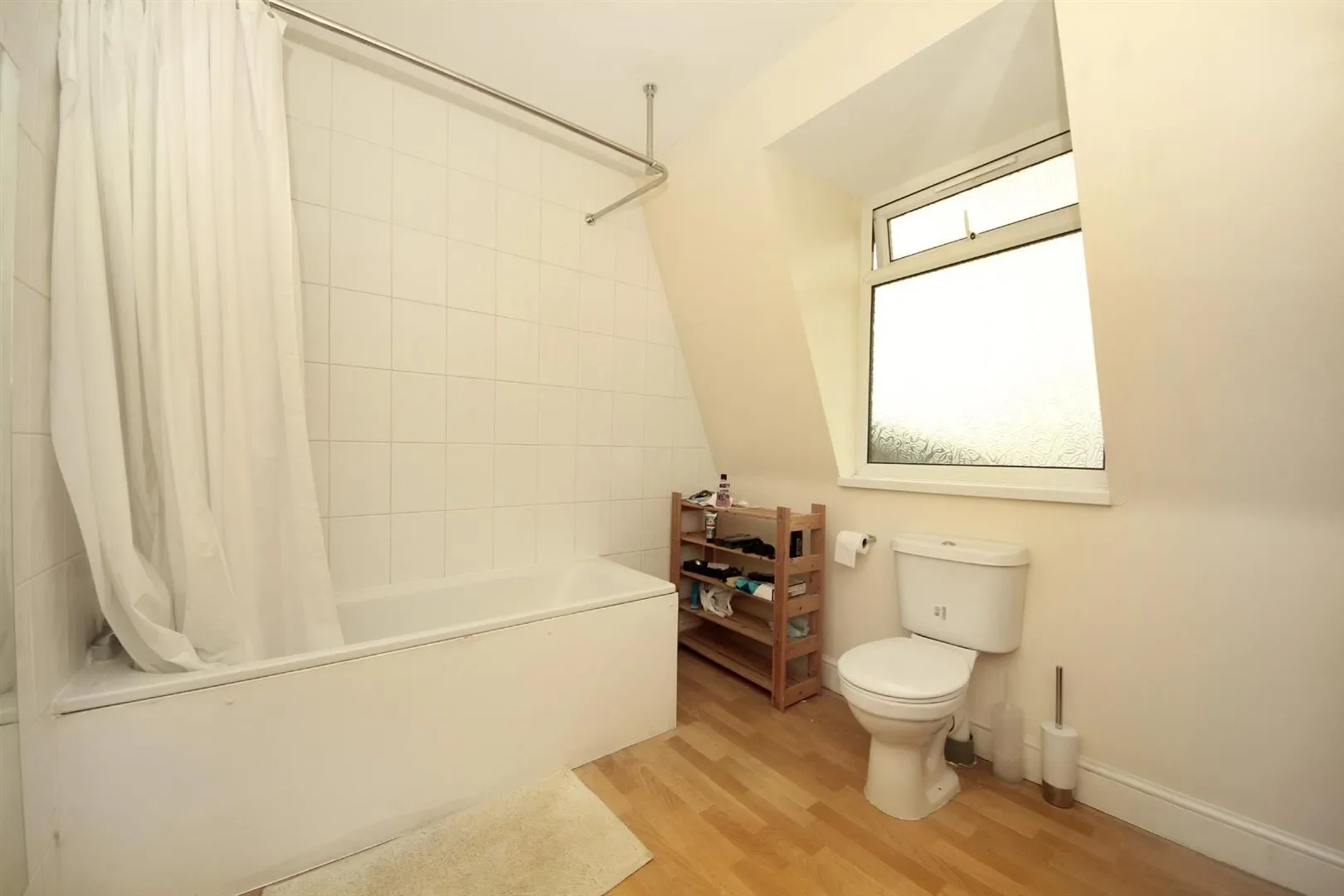 Flat Grove Place in Greater London