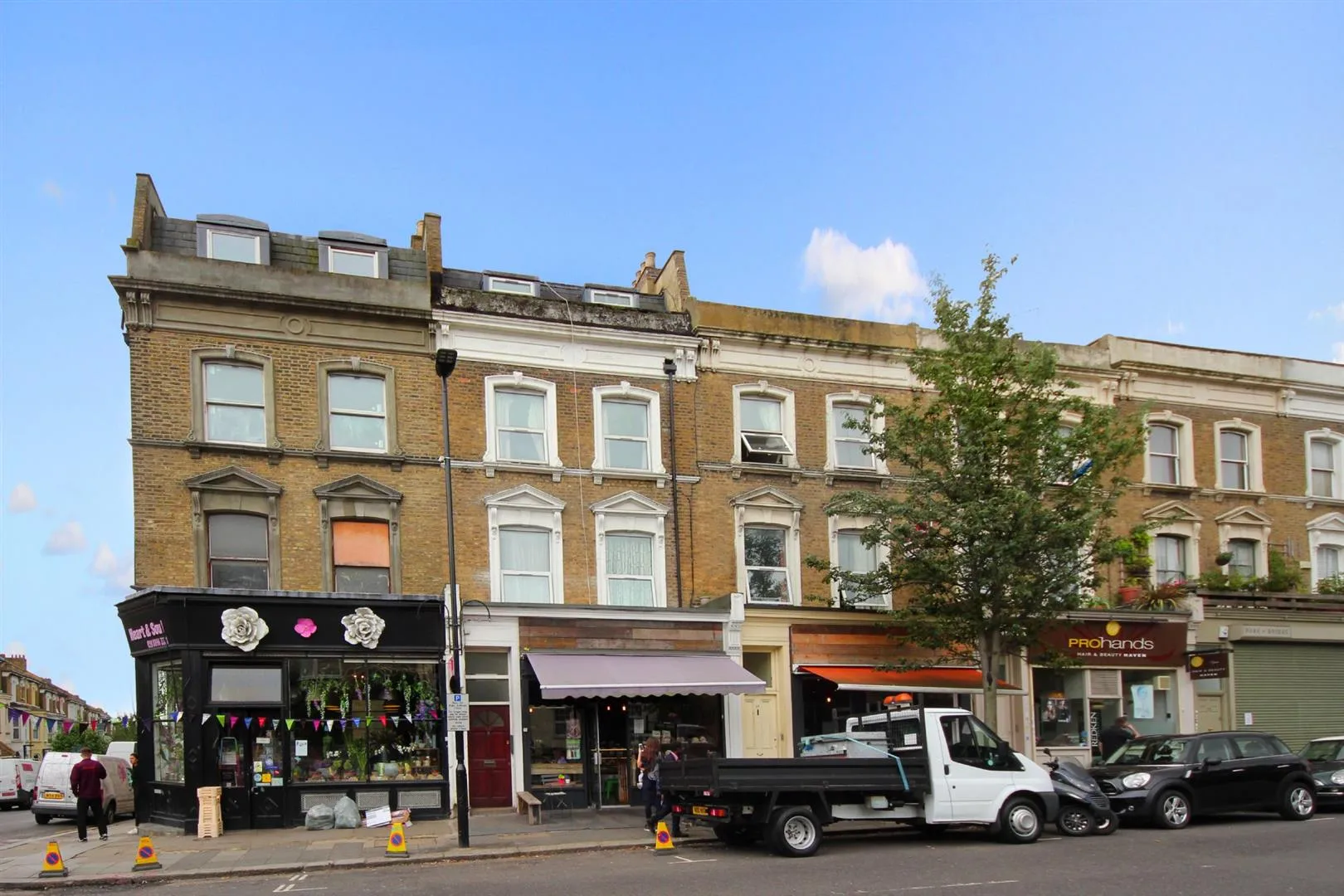 Flat Grove Place in Greater London