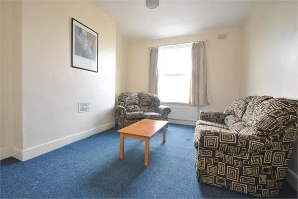 Flat Grove Place in Greater London