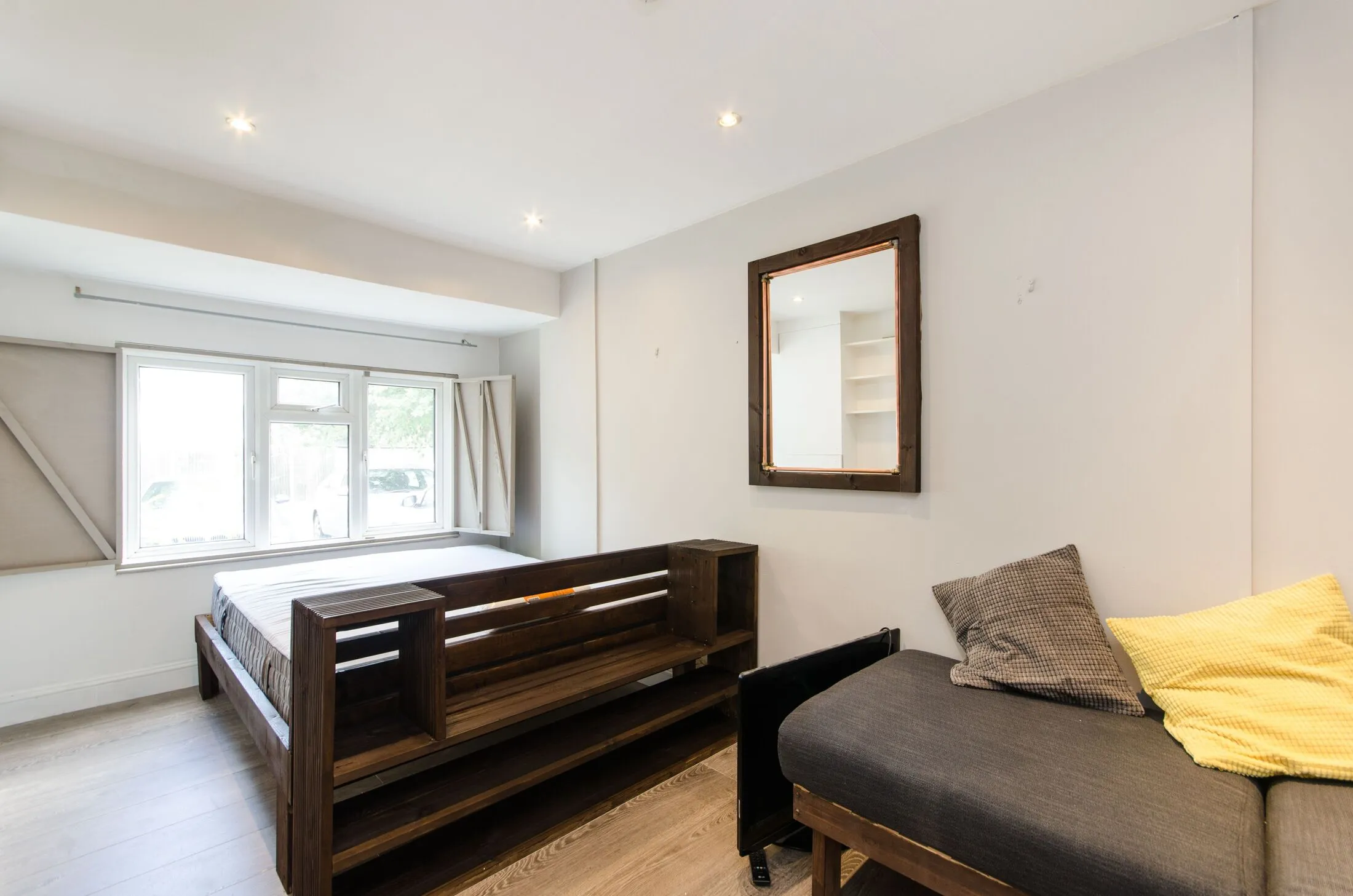 Flat Castlebar Hill in Greater London