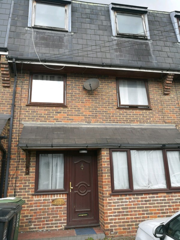 Room Avondale Road in Greater London
