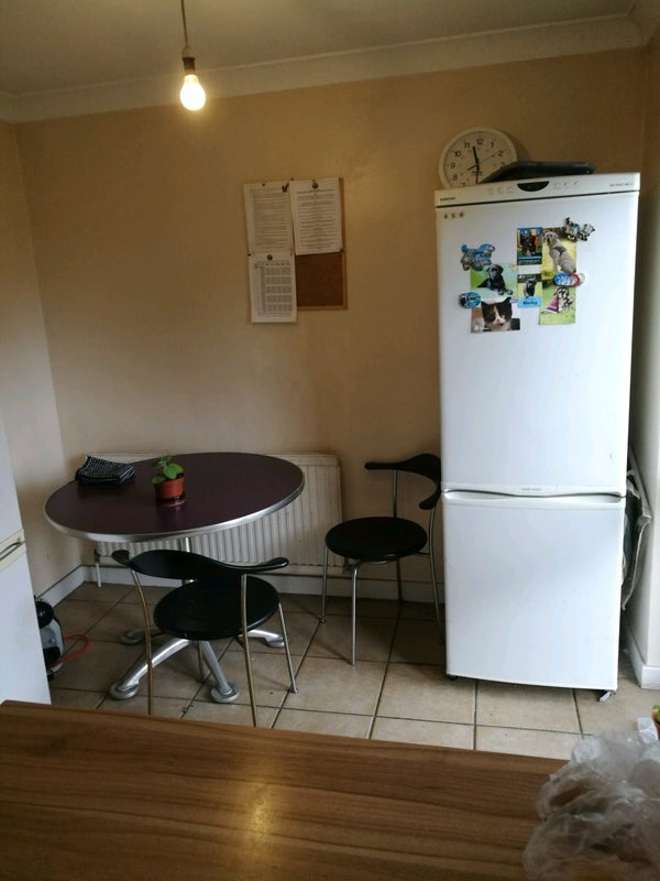 Room Avondale Road in Greater London