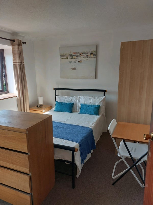 Room Avondale Road in Greater London