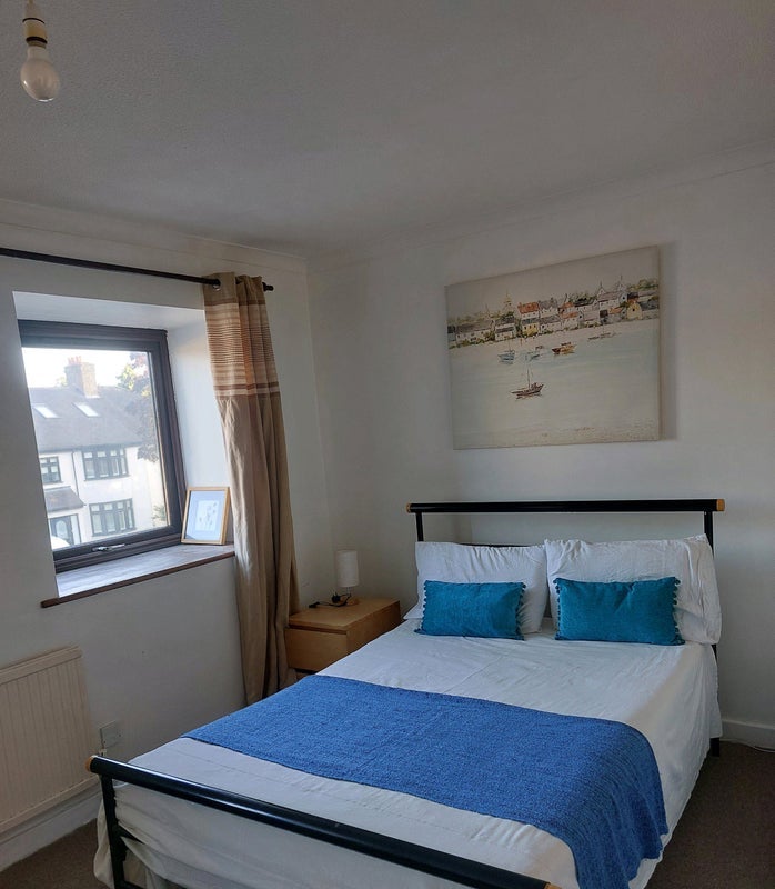 Room Avondale Road in Greater London
