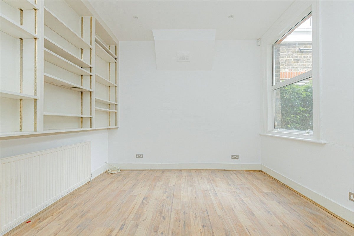 Flat Carr Road in Greater London