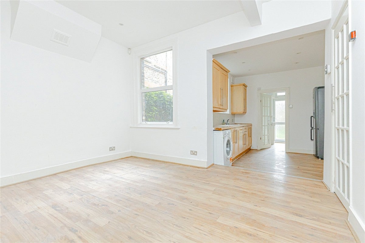 Flat Carr Road in Greater London