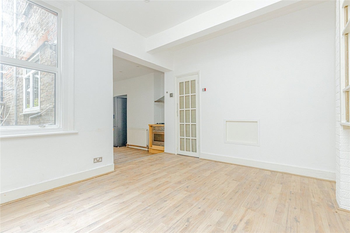 Flat Carr Road in Greater London