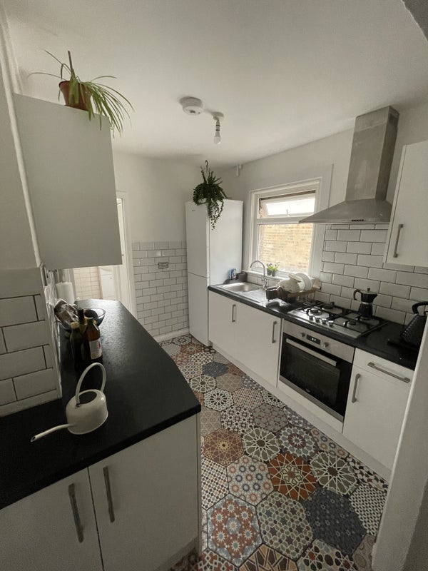 Room Waverley Road in Greater London