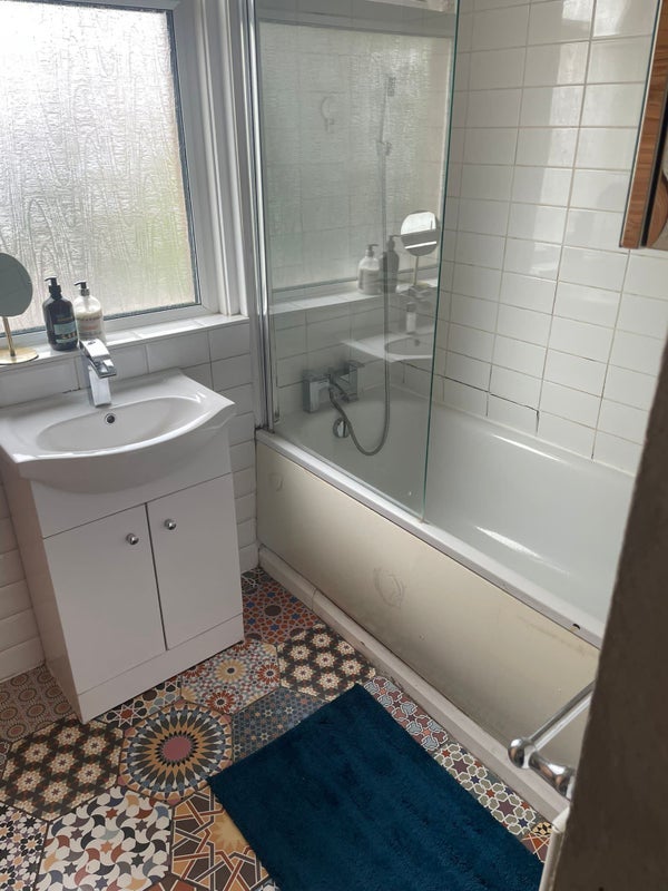 Room Waverley Road in Greater London