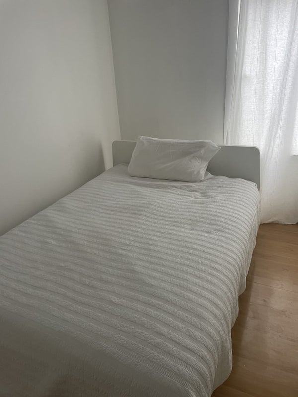 Room Waverley Road in Greater London