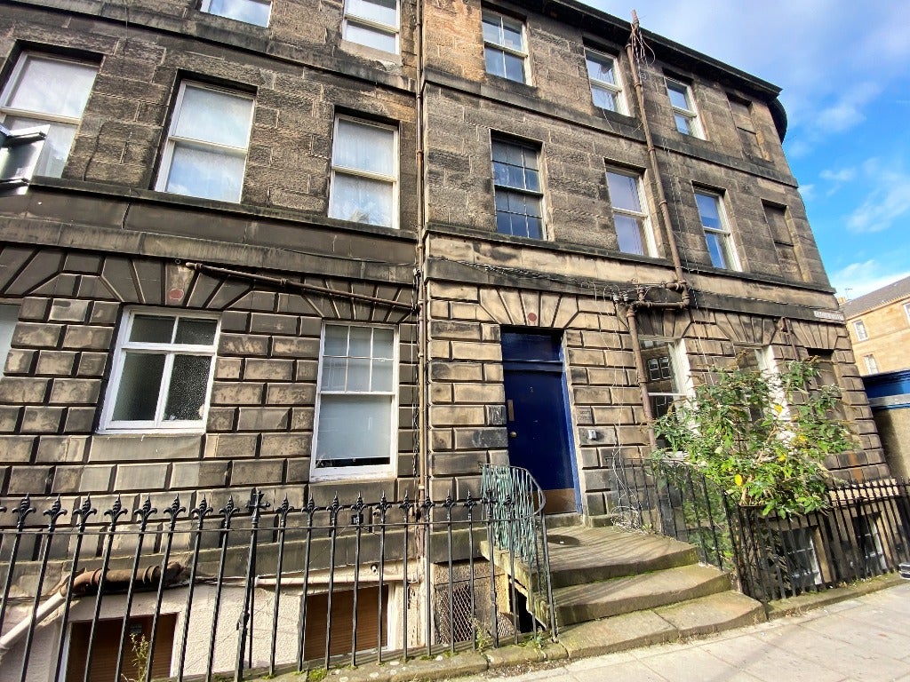 Flat Grove Street in City of Edinburgh
