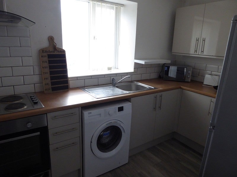 Flat Commercial Street in Kenfig Hill
