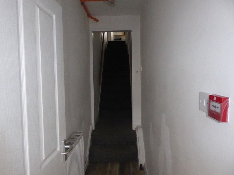 Flat Commercial Street in Kenfig Hill