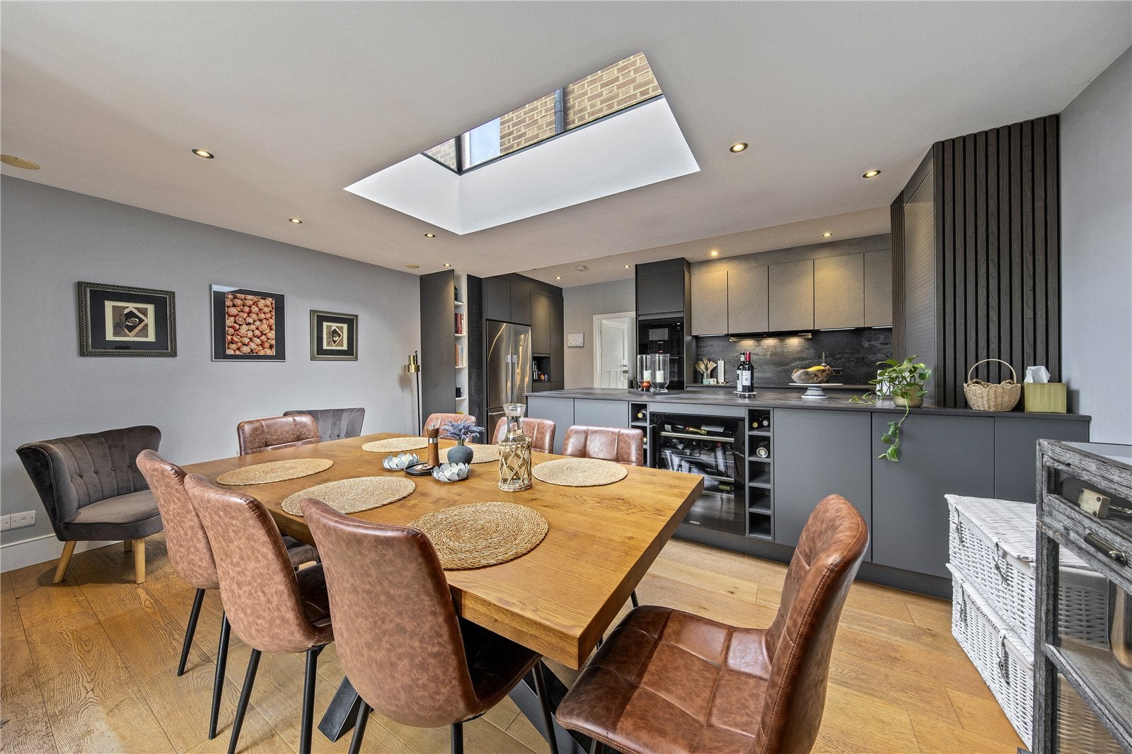 House Thompson Avenue in Greater London