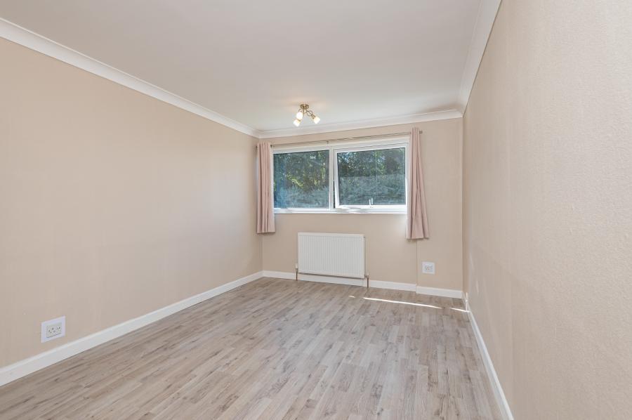 Flat Gledhow Court in Leeds
