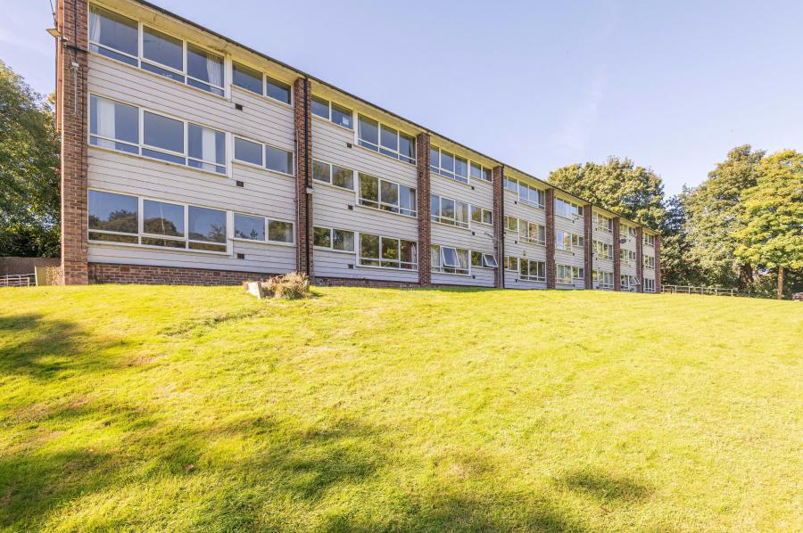 Flat Gledhow Court in Leeds