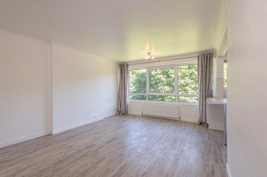 Flat Gledhow Court in Leeds