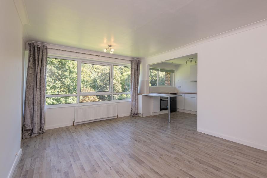 Flat Gledhow Court in Leeds