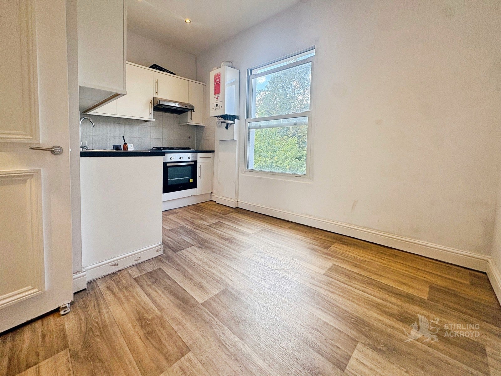Flat Wellesley Road in Greater London