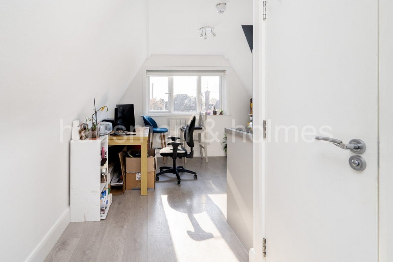 Flat Golderslea in Greater London