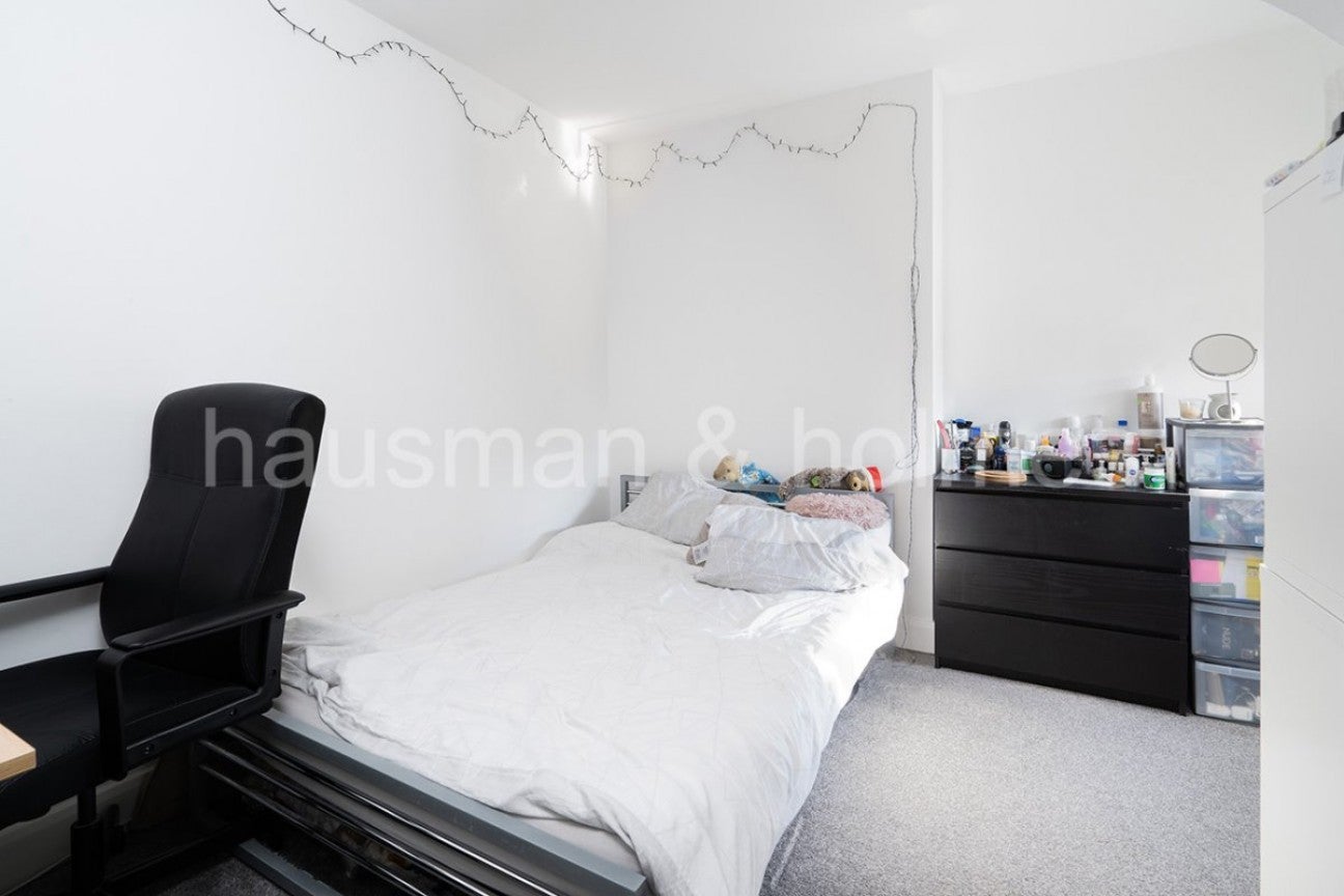 Flat Golderslea in Greater London