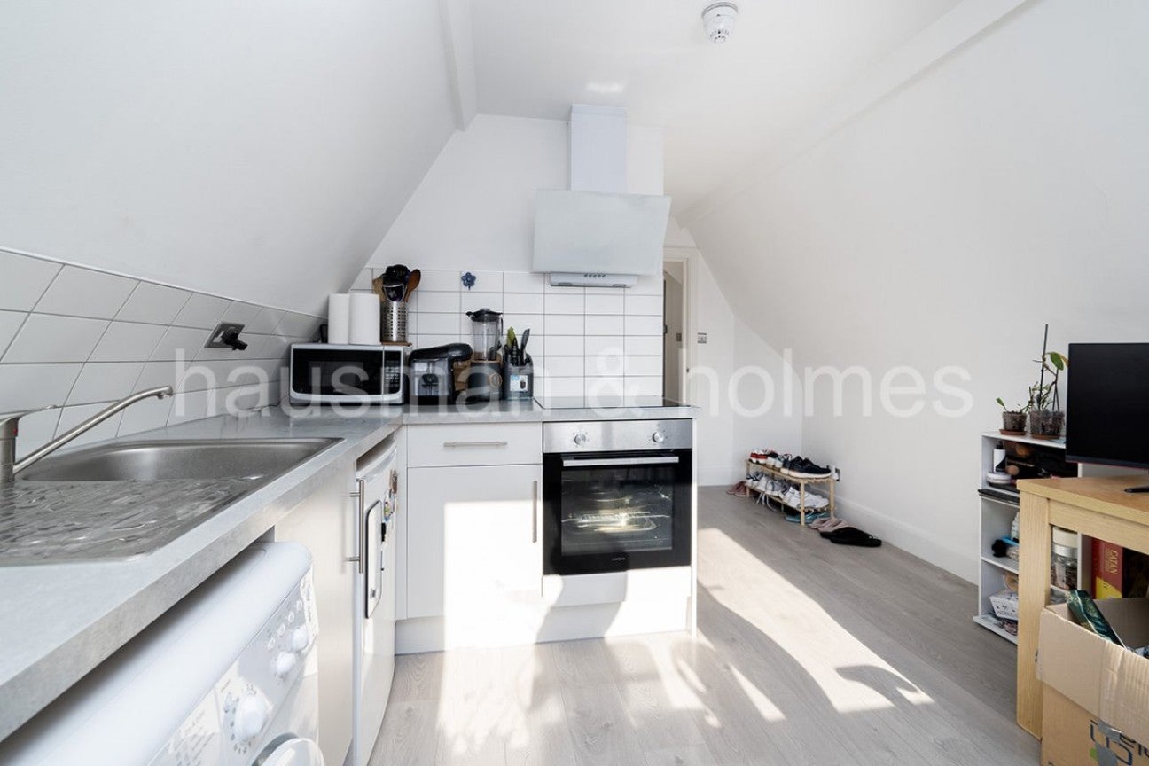 Flat Golderslea in Greater London