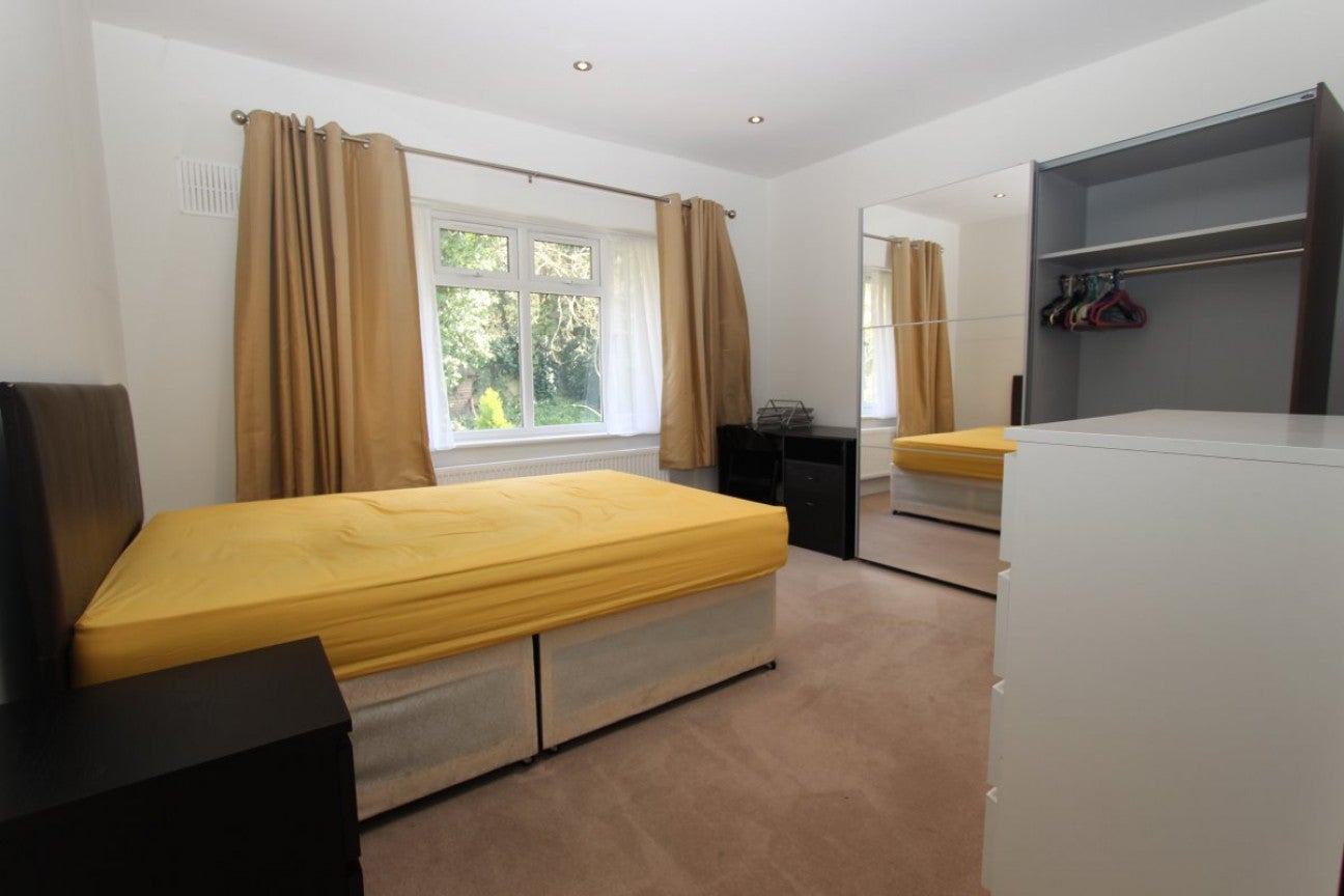 Flat Finchley Road in Greater London