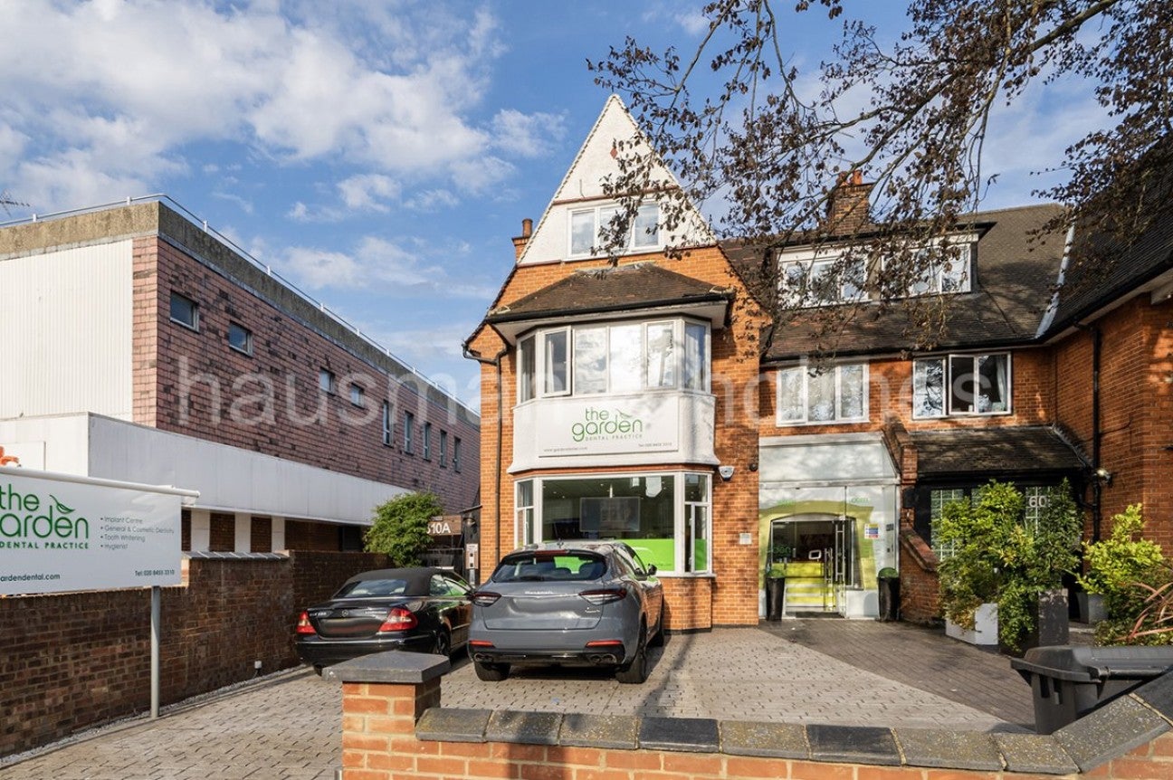 Flat Golderslea in Greater London