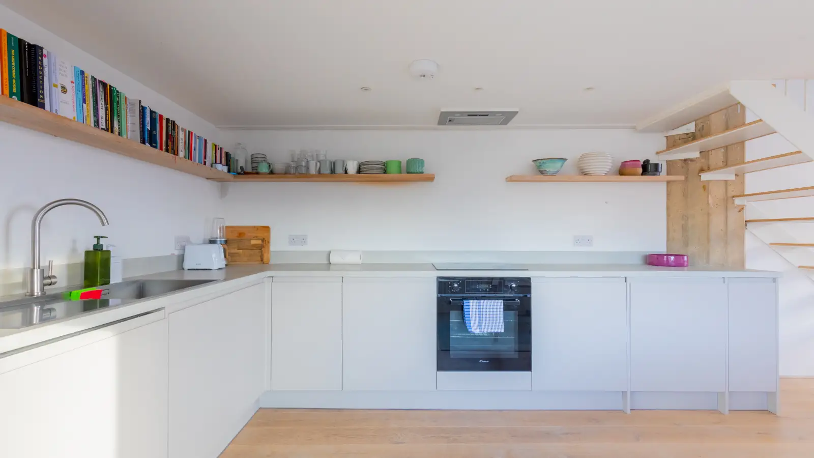 Flat Mare Street in Greater London