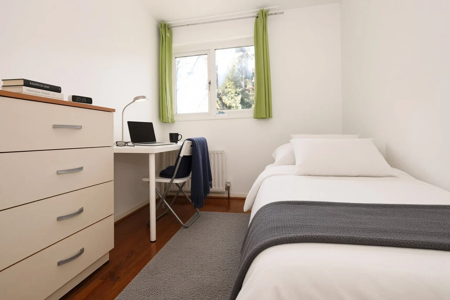 Room Jupp Road West in Greater London