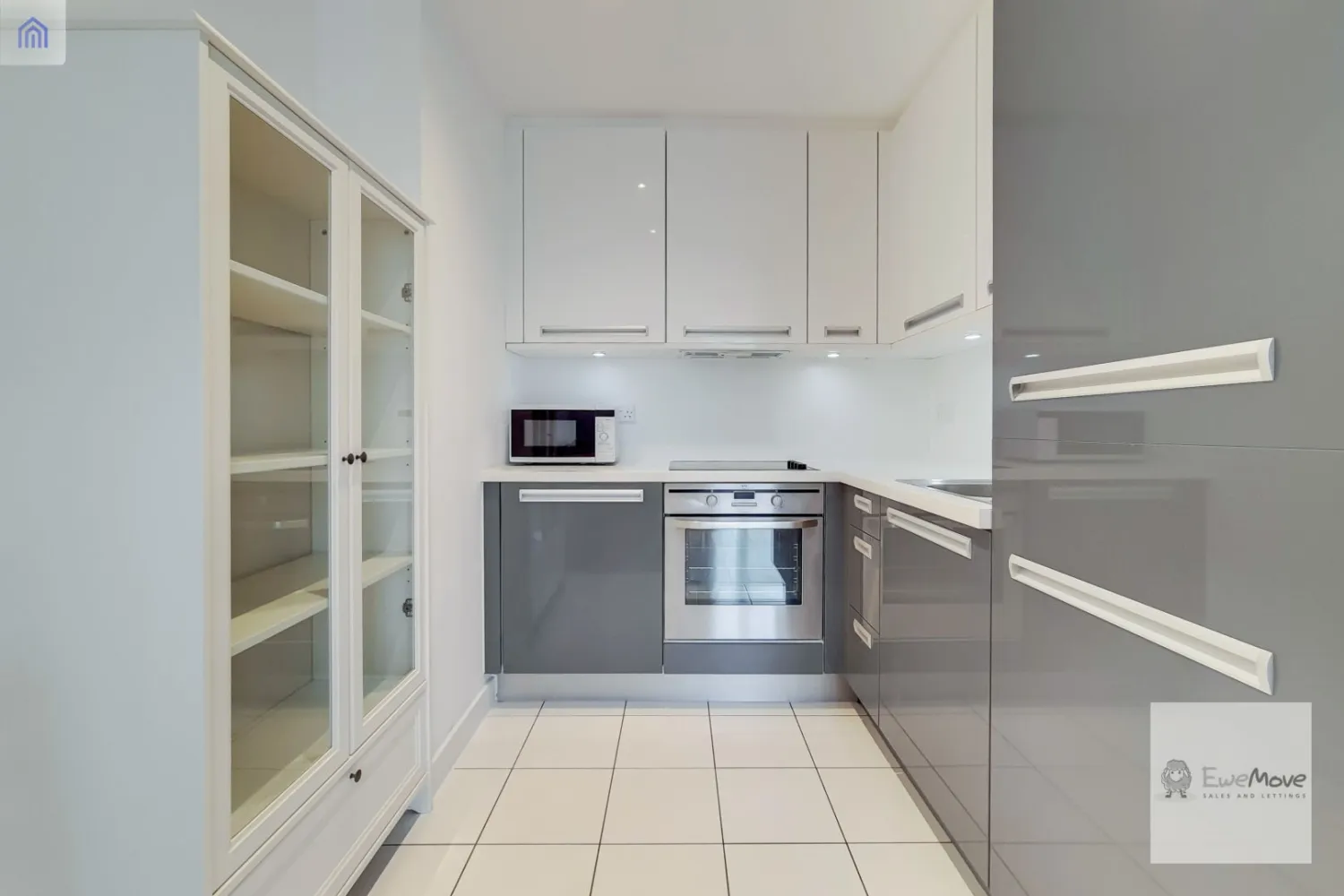 Flat Conington Road in Greater London