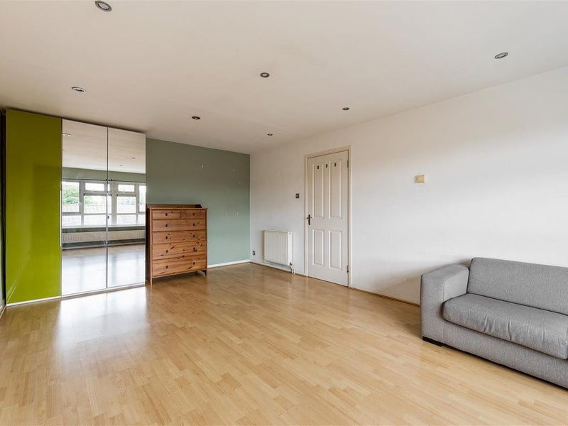 Room Arkley Road in Greater London