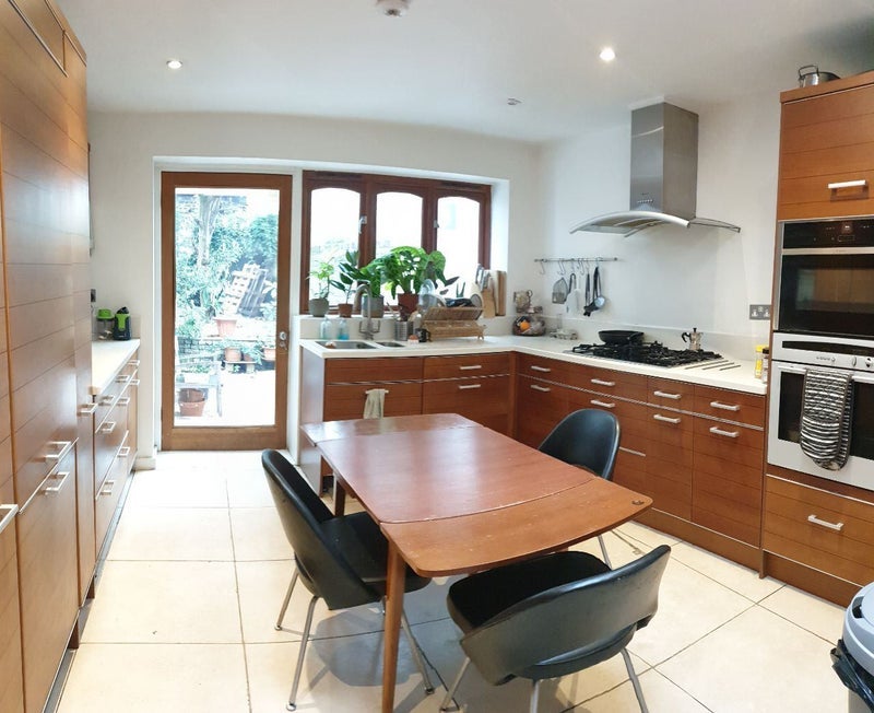 Room Essex Road in Greater London