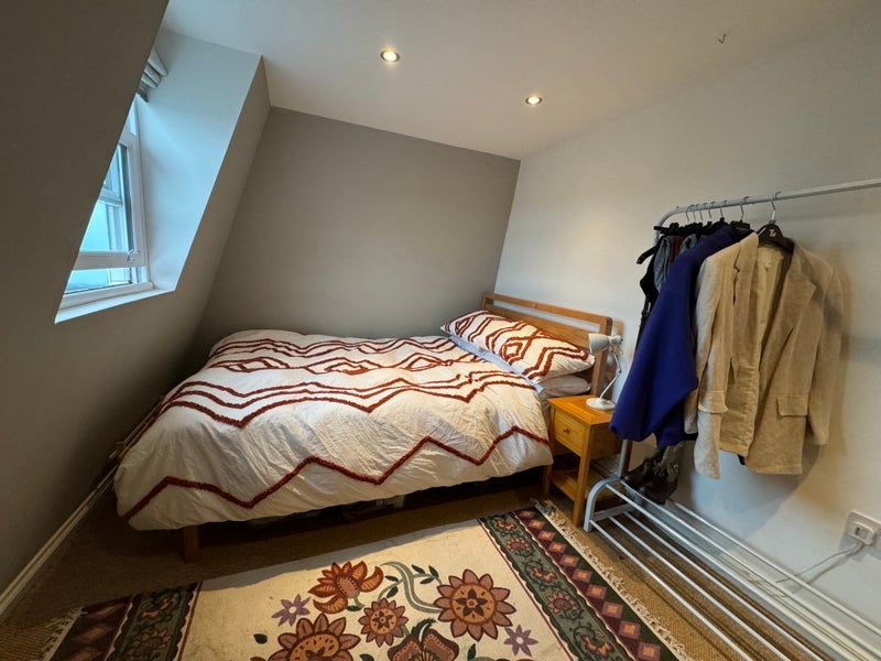 Room Smallwood Road in Greater London