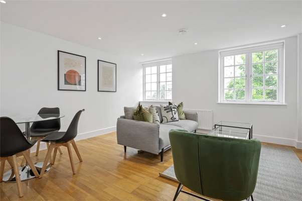 Flat Pickard Street in Greater London