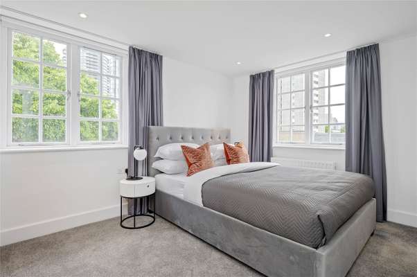 Flat Pickard Street in Greater London