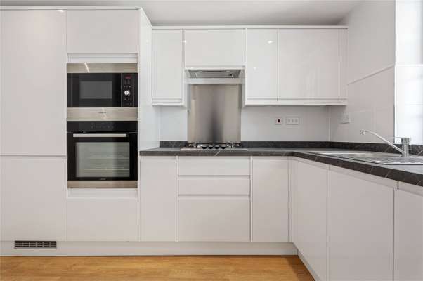 Flat Pickard Street in Greater London