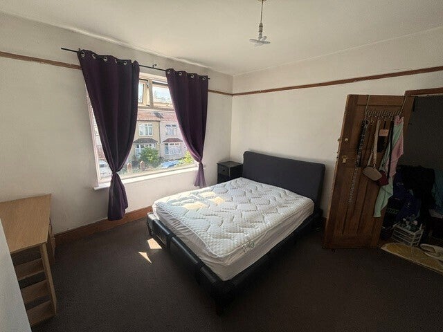 Room Howard Avenue in Bristol