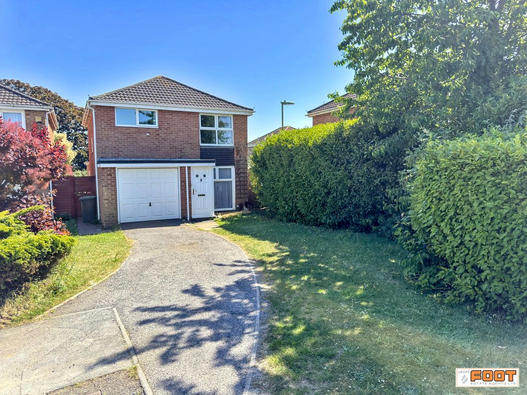 House Sidlesham Close in Hayling Island
