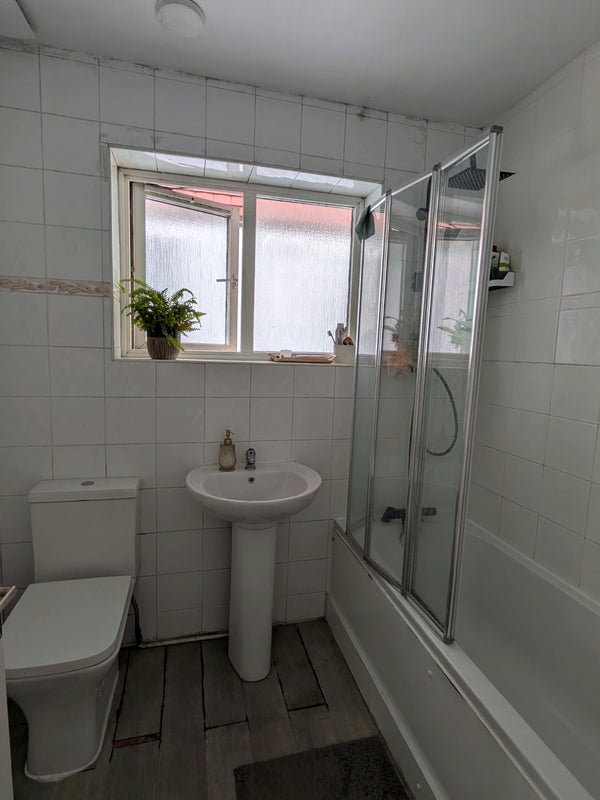 Room Roehampton Vale in Greater London