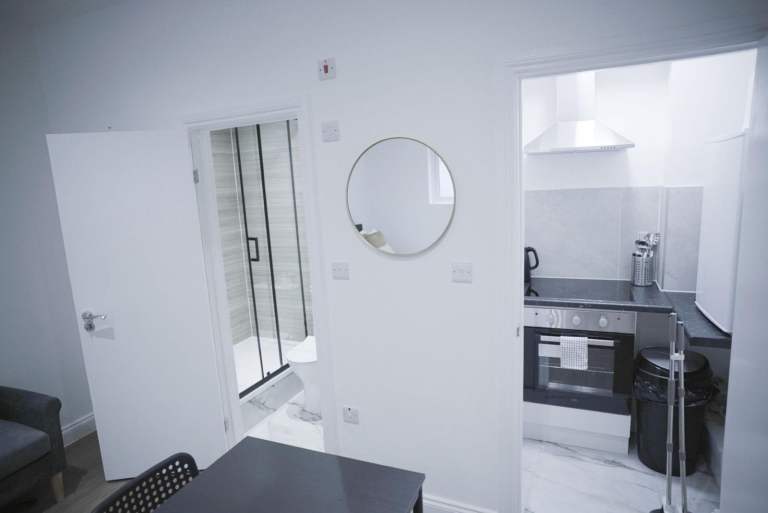 Flat Kingsland Road in Greater London