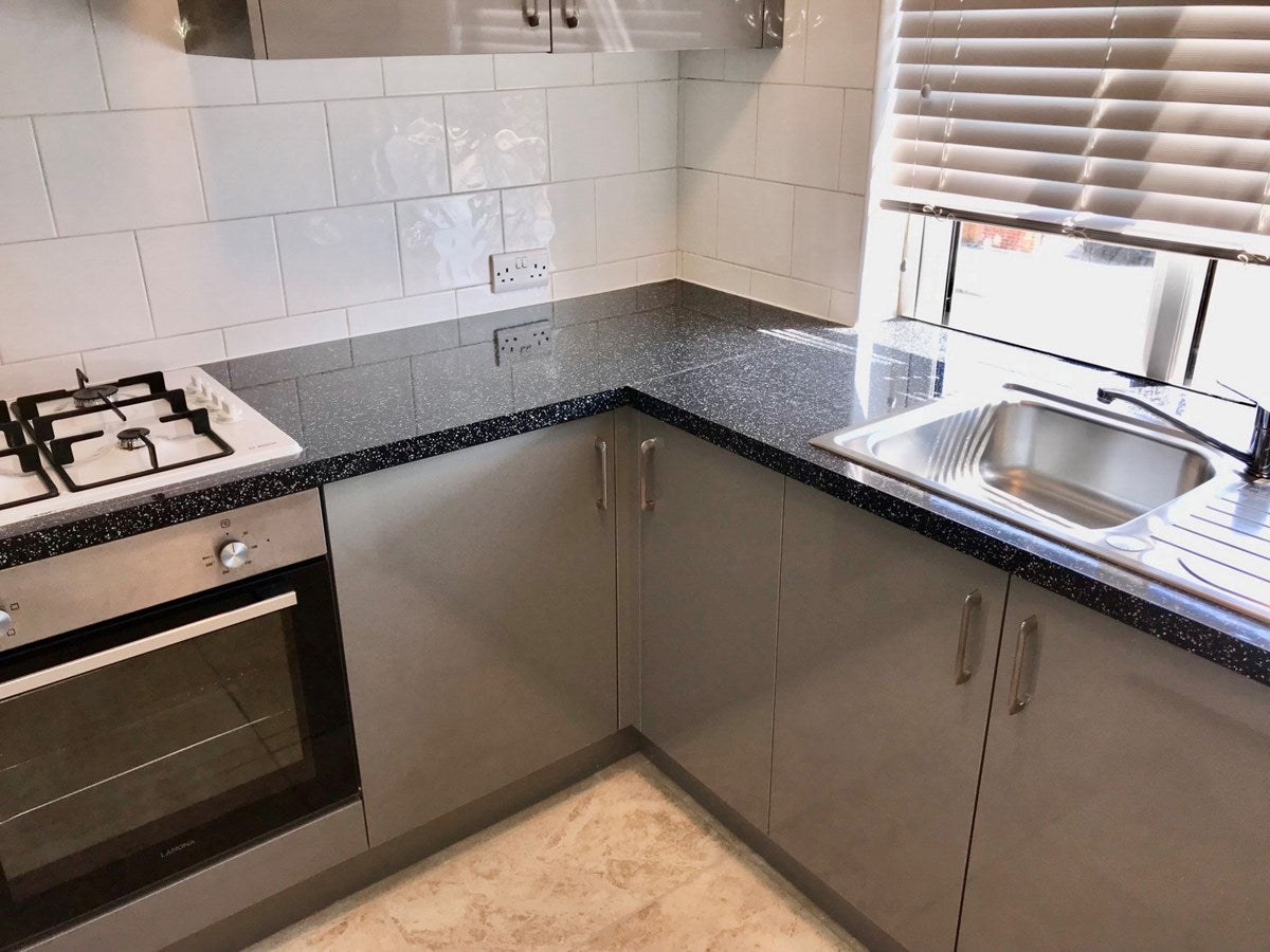 Flat Kenton Road in Greater London