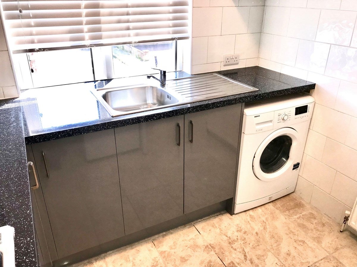 Flat Kenton Road in Greater London