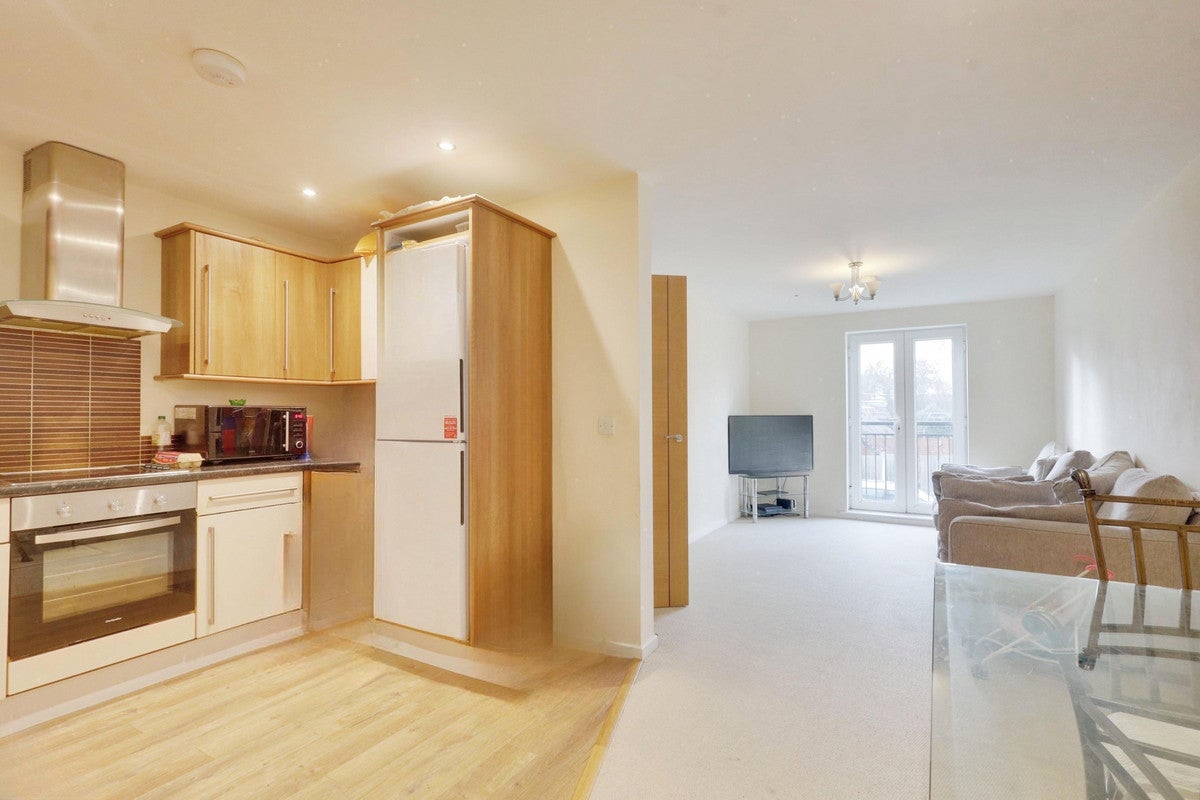 Flat Tintern Avenue in Southend-on-Sea