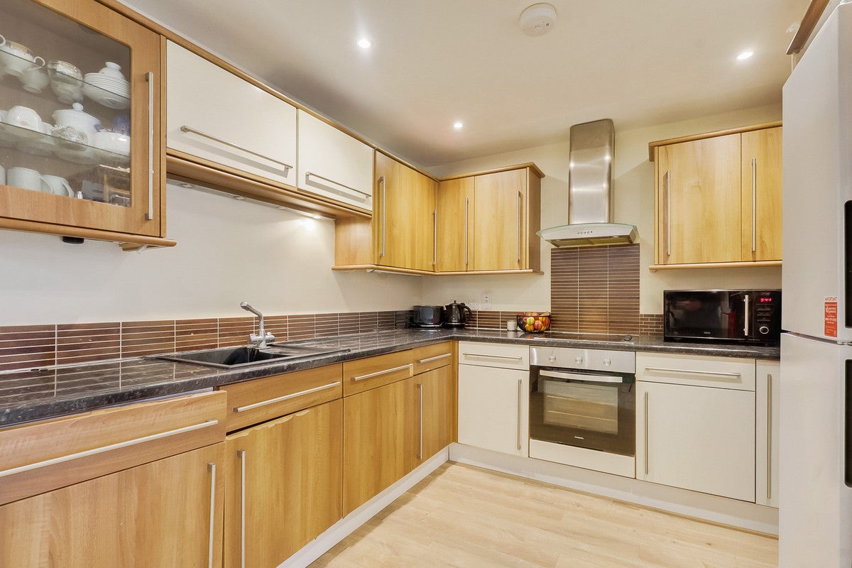 Flat Tintern Avenue in Southend-on-Sea